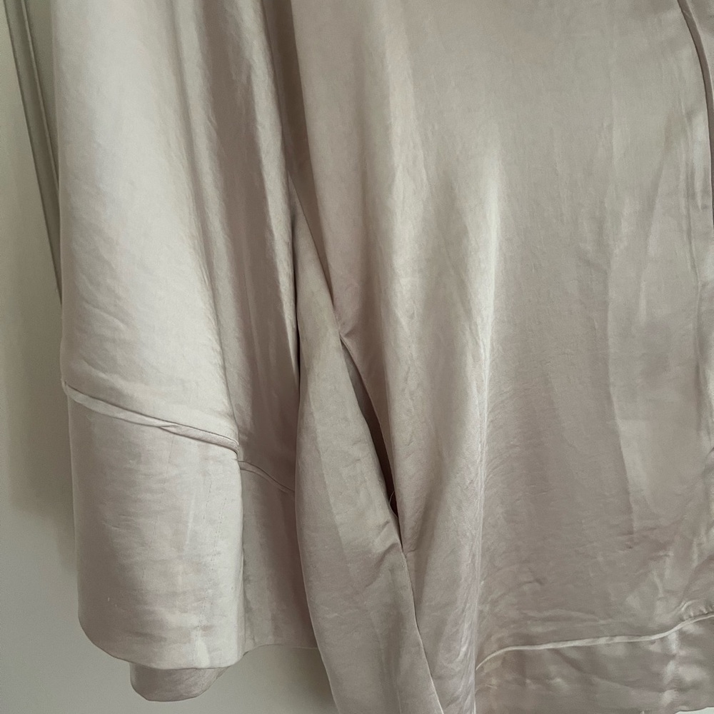 Lulu's Champagne Robe - Picture 6 of 9